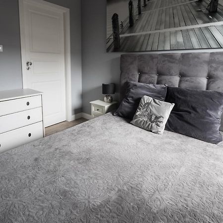 Kierbedzia 6 - Bezplatny Podziemny Parking - Free Parking - Piekny Ogrodek Z Tarasem - 2Km Lazienki Krolewskie - Wifi - Smart Tv 50 Cali - Good Apartments Varsovie Extérieur photo
