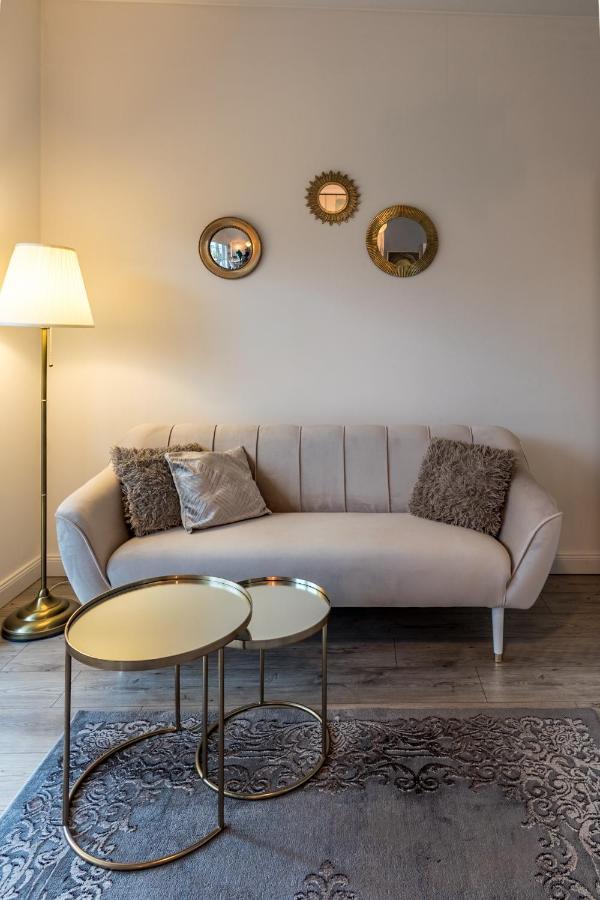 Kierbedzia 6 - Bezplatny Podziemny Parking - Free Parking - Piekny Ogrodek Z Tarasem - 2Km Lazienki Krolewskie - Wifi - Smart Tv 50 Cali - Good Apartments Varsovie Extérieur photo