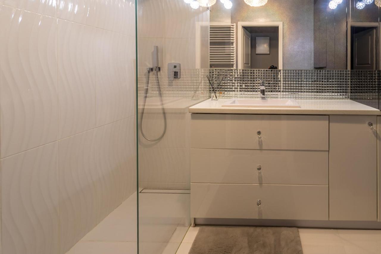 Kierbedzia 6 - Bezplatny Podziemny Parking - Free Parking - Piekny Ogrodek Z Tarasem - 2Km Lazienki Krolewskie - Wifi - Smart Tv 50 Cali - Good Apartments Varsovie Extérieur photo