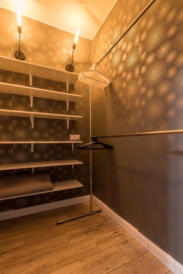 Kierbedzia 6 - Bezplatny Podziemny Parking - Free Parking - Piekny Ogrodek Z Tarasem - 2Km Lazienki Krolewskie - Wifi - Smart Tv 50 Cali - Good Apartments Varsovie Extérieur photo