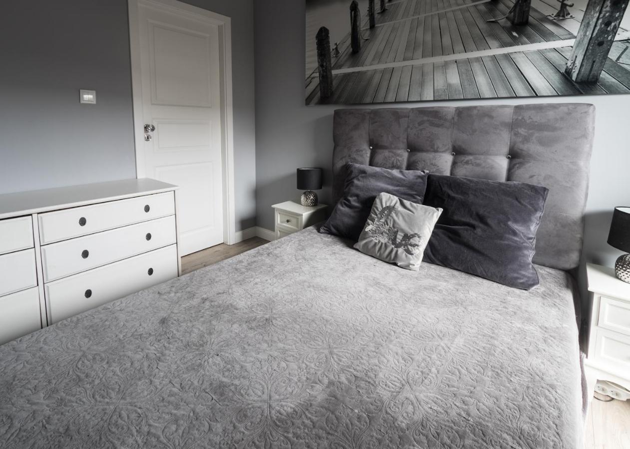 Kierbedzia 6 - Bezplatny Podziemny Parking - Free Parking - Piekny Ogrodek Z Tarasem - 2Km Lazienki Krolewskie - Wifi - Smart Tv 50 Cali - Good Apartments Varsovie Extérieur photo