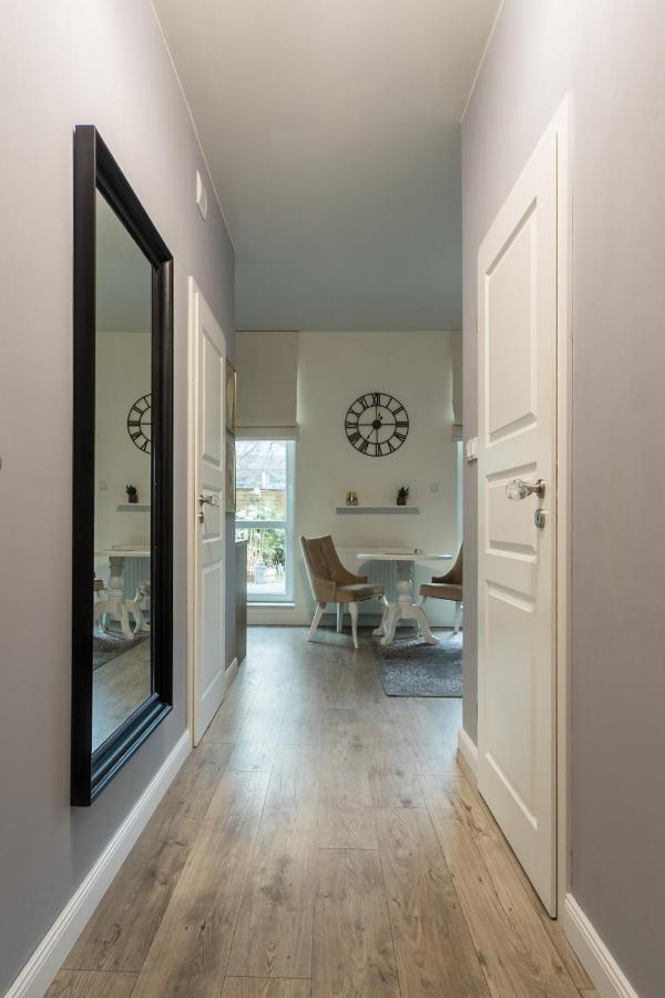 Kierbedzia 6 - Bezplatny Podziemny Parking - Free Parking - Piekny Ogrodek Z Tarasem - 2Km Lazienki Krolewskie - Wifi - Smart Tv 50 Cali - Good Apartments Varsovie Extérieur photo
