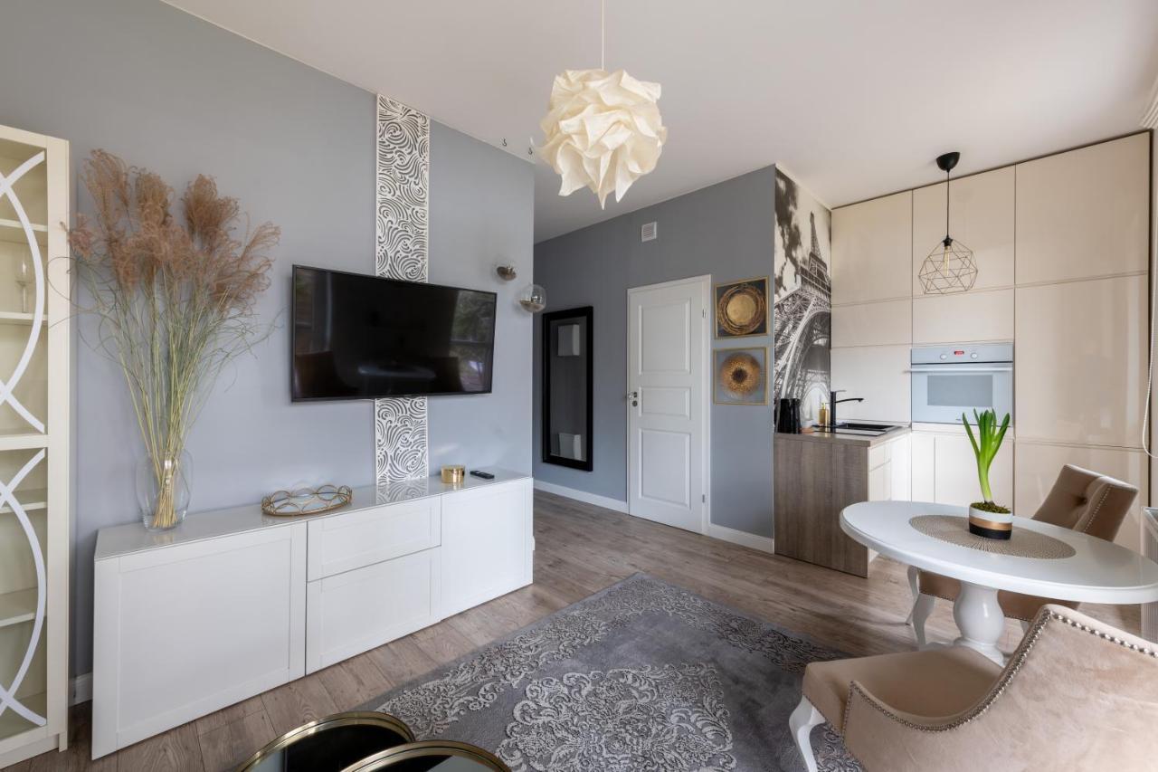 Kierbedzia 6 - Bezplatny Podziemny Parking - Free Parking - Piekny Ogrodek Z Tarasem - 2Km Lazienki Krolewskie - Wifi - Smart Tv 50 Cali - Good Apartments Varsovie Extérieur photo