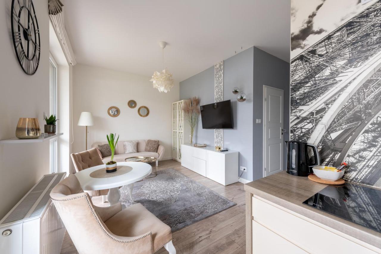 Kierbedzia 6 - Bezplatny Podziemny Parking - Free Parking - Piekny Ogrodek Z Tarasem - 2Km Lazienki Krolewskie - Wifi - Smart Tv 50 Cali - Good Apartments Varsovie Extérieur photo