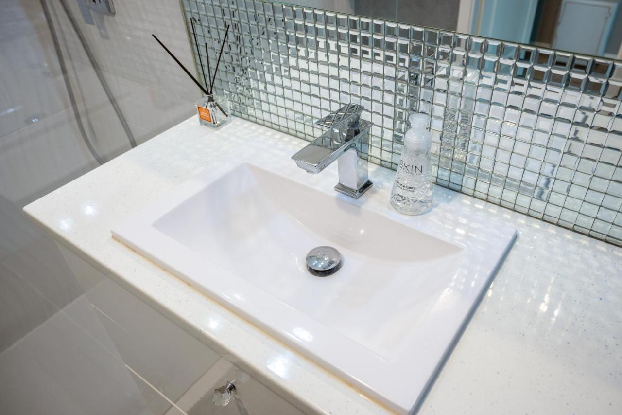Kierbedzia 6 - Bezplatny Podziemny Parking - Free Parking - Piekny Ogrodek Z Tarasem - 2Km Lazienki Krolewskie - Wifi - Smart Tv 50 Cali - Good Apartments Varsovie Extérieur photo