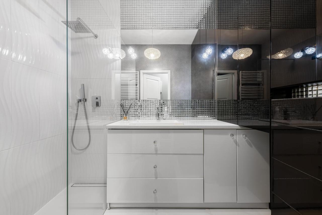 Kierbedzia 6 - Bezplatny Podziemny Parking - Free Parking - Piekny Ogrodek Z Tarasem - 2Km Lazienki Krolewskie - Wifi - Smart Tv 50 Cali - Good Apartments Varsovie Extérieur photo
